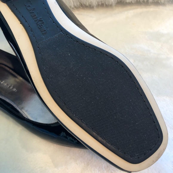 CALVIN KLEIN NWOT SIMONS PATENT LEATHER FRONT BOW - Picture 5 of 7